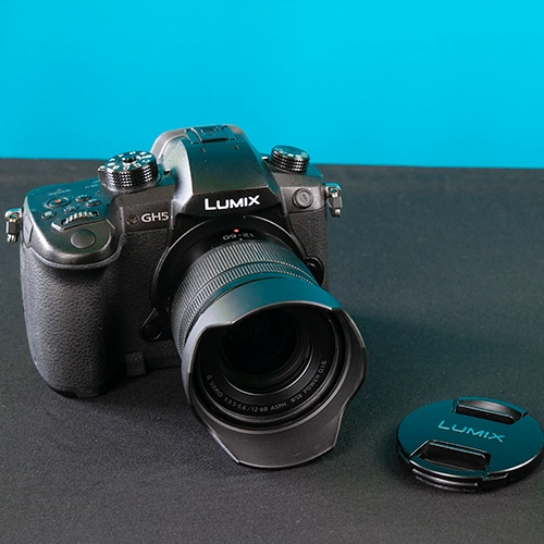 Caméra Panasonic Lumix GH5 avec objectif 12-60mm